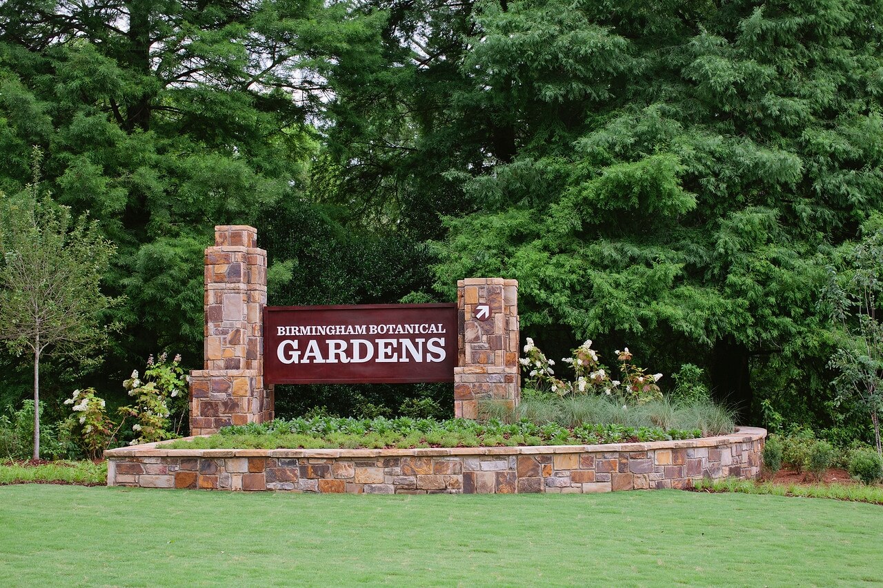 Warm A New Sign for the Gardens Birmingham Botanical Gardens